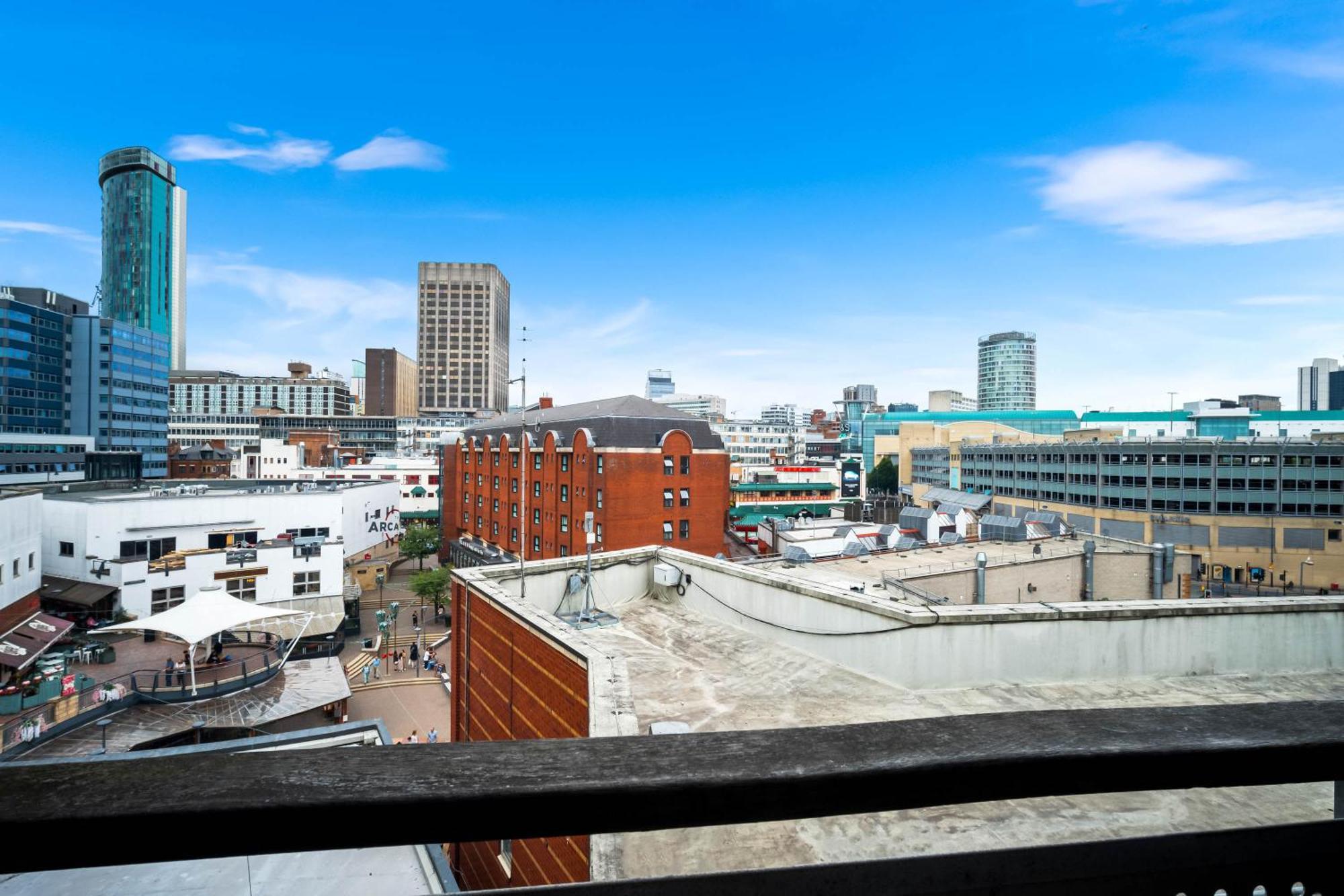 Chic Centre - China Town - Balcony - Parking - Wifi - Netflix - 43a Apartment
