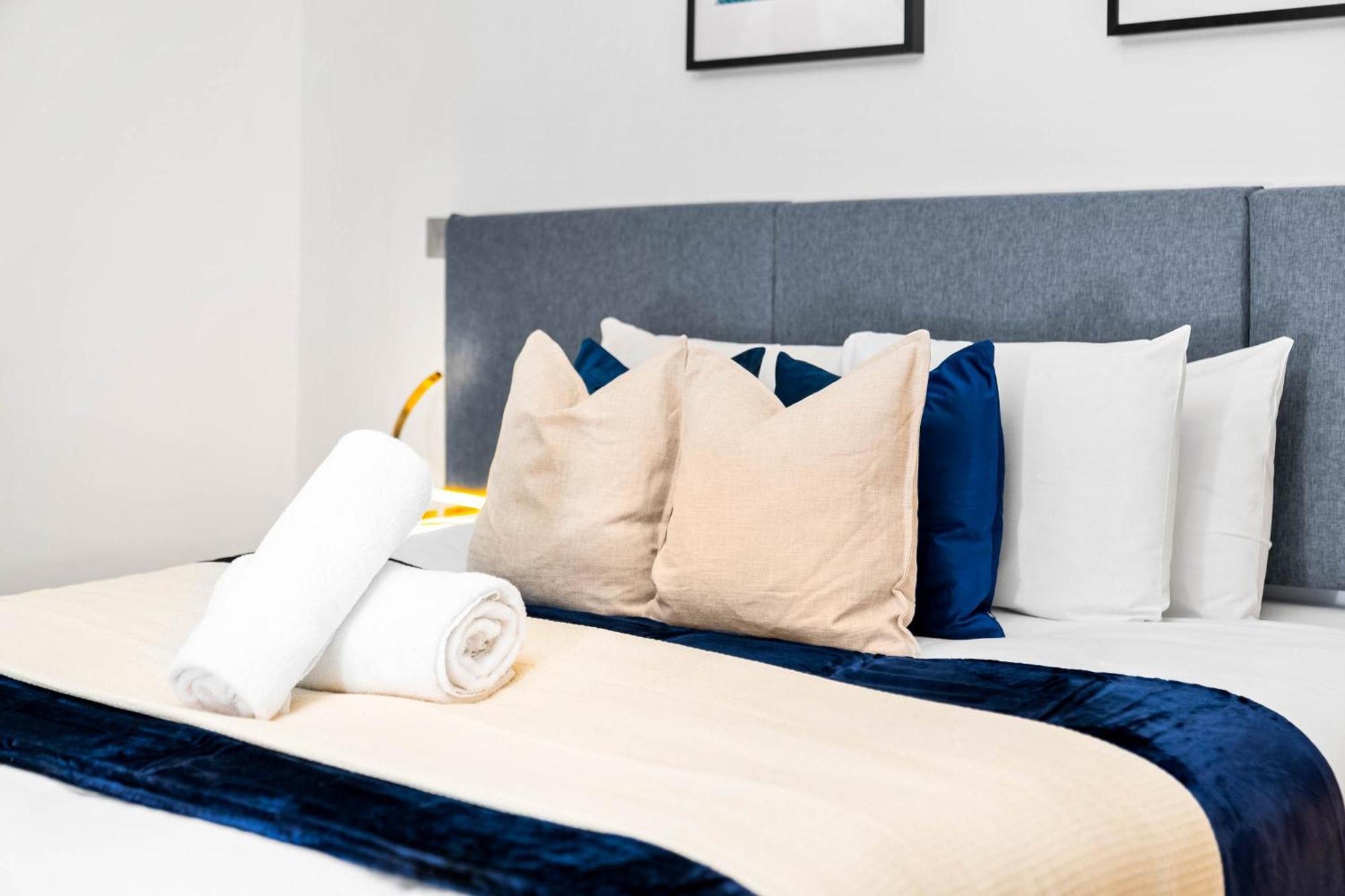 Chic Centre - China Town - Balcony - Parking - Wifi - Netflix - 43a Apartment *