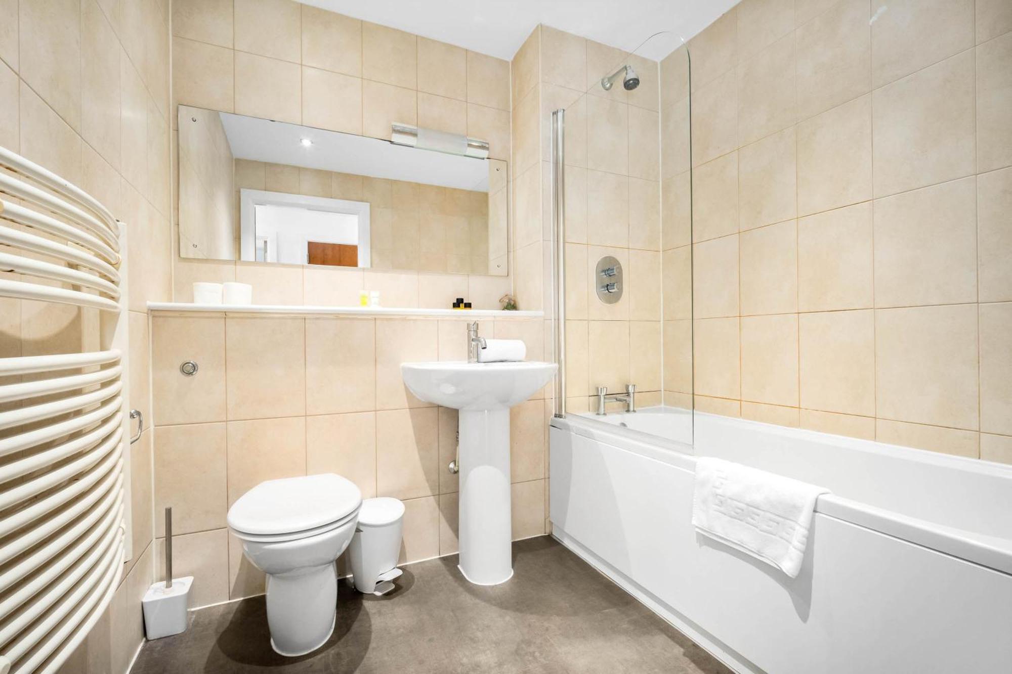 Apartment Chic Centre - China Town - Balcony - Parking - Wifi - Netflix - 43a