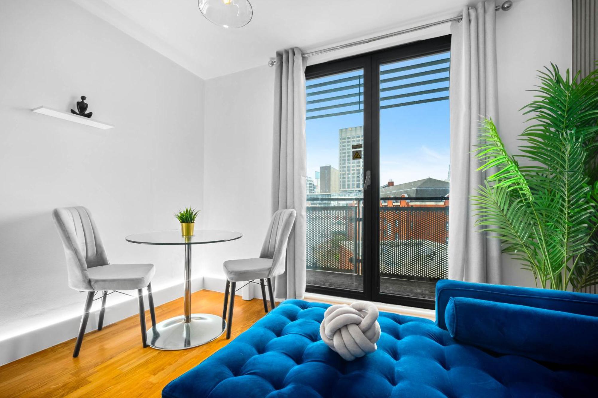 Chic Centre - China Town - Balcony - Parking - Wifi - Netflix - 43a *